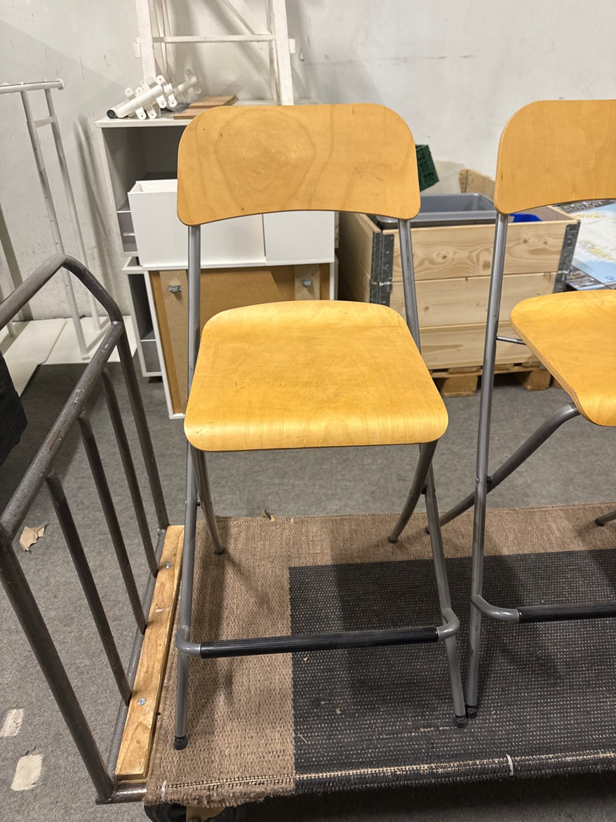 Barstol i træ